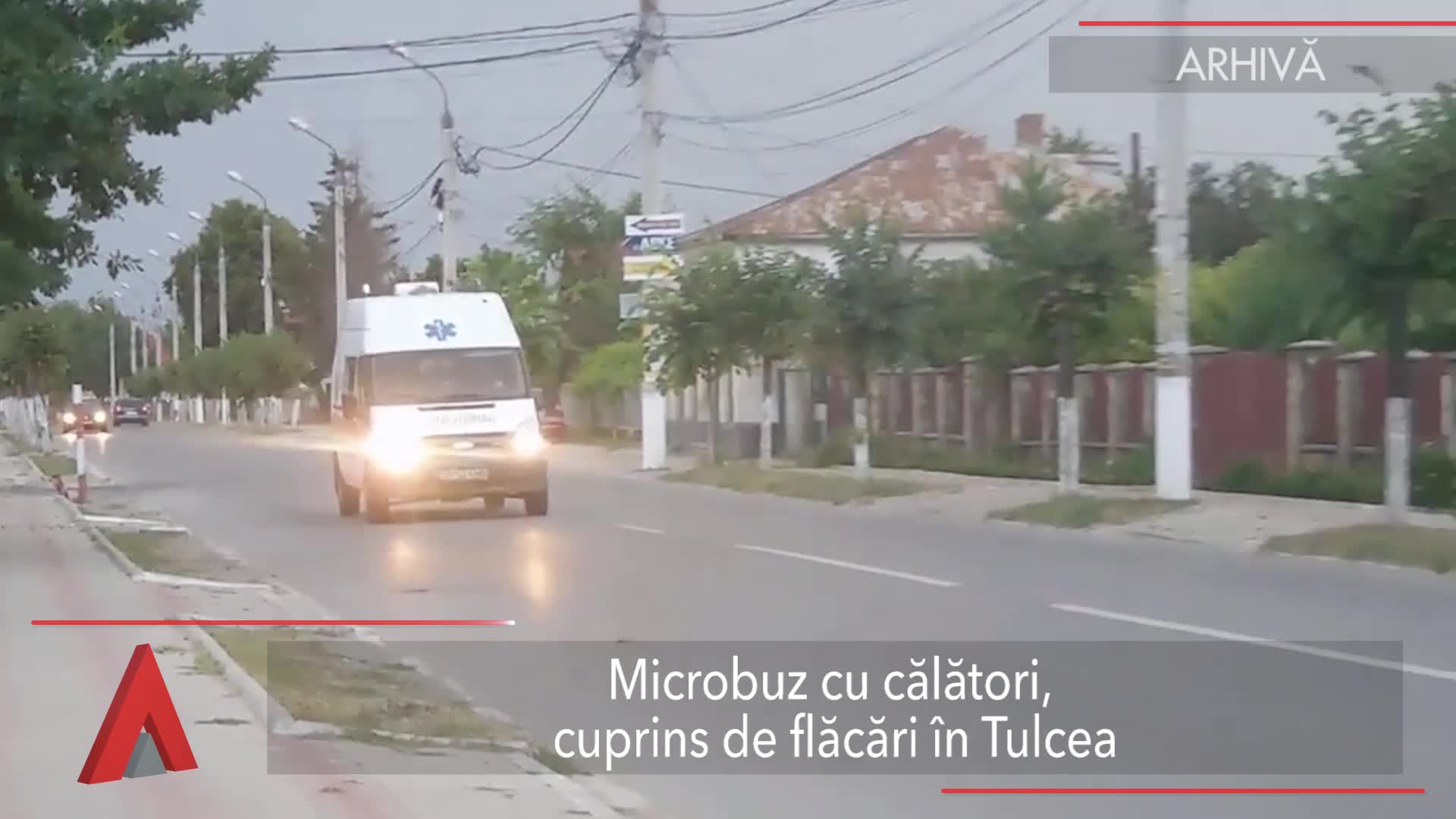 Microbuz cu călători, cuprins de flăcări în Tulcea / Pasagerii s-au autoevacuat